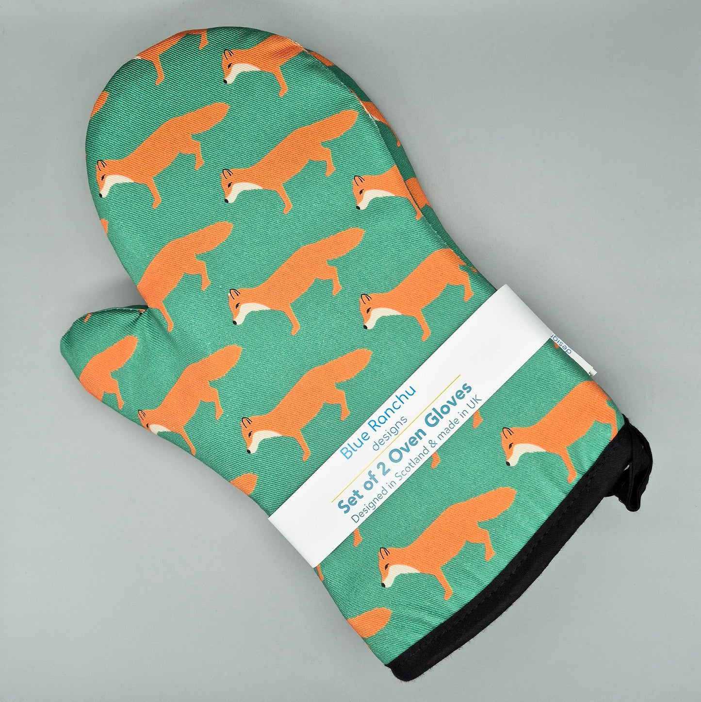 Oven gloves with fox pattern on a green background