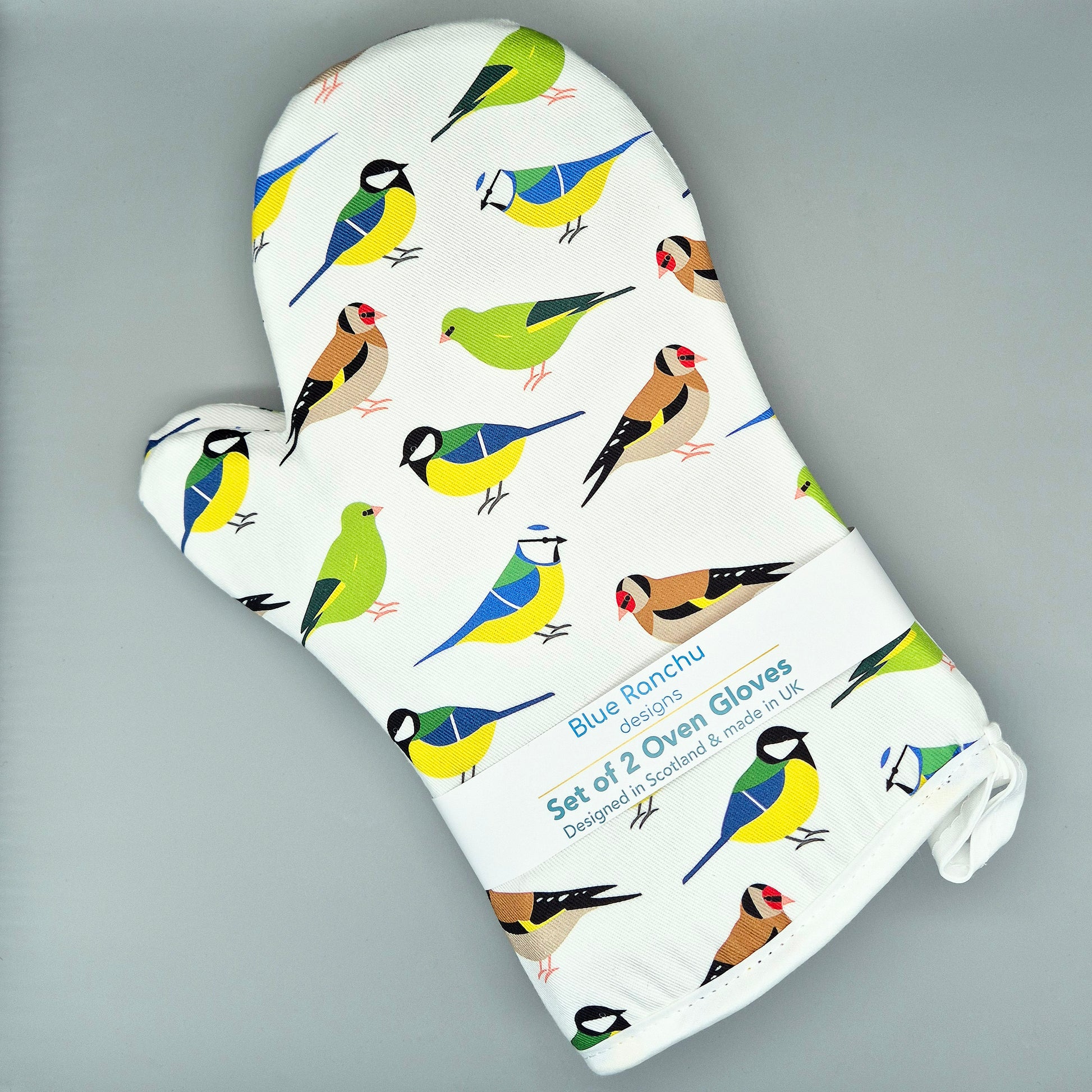 Set of 2 oven gloves with garden bird pattern on a gray background